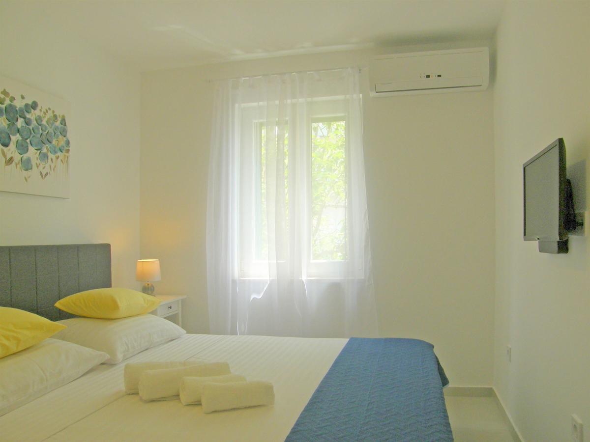 Apartments Mare Primosten Exterior photo